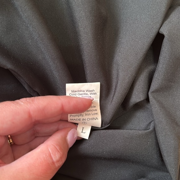 Elegant Black Dress - Picture 5 of 5